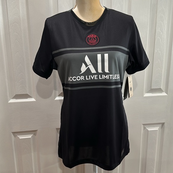 Nike Tops - Nike Women’s Jersey Size L
